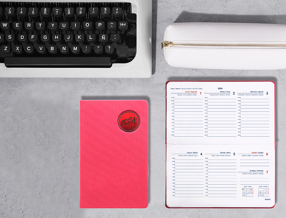 AGENDA ENCUADERNADA LIDERPAPEL KILKIS 8X15 CM 2024 SEMANA VISTA COLOR ROSA PAPEL 70 GR