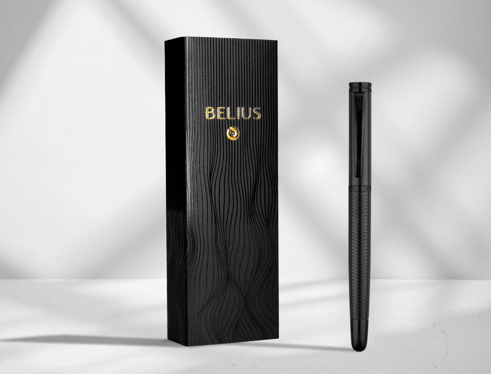 BOLIGRAFO BELIUS NEPTUNO ALUMINIO TEXTURA WAVY COLOR NEGRO TINTA AZUL CAJA DE DISEO