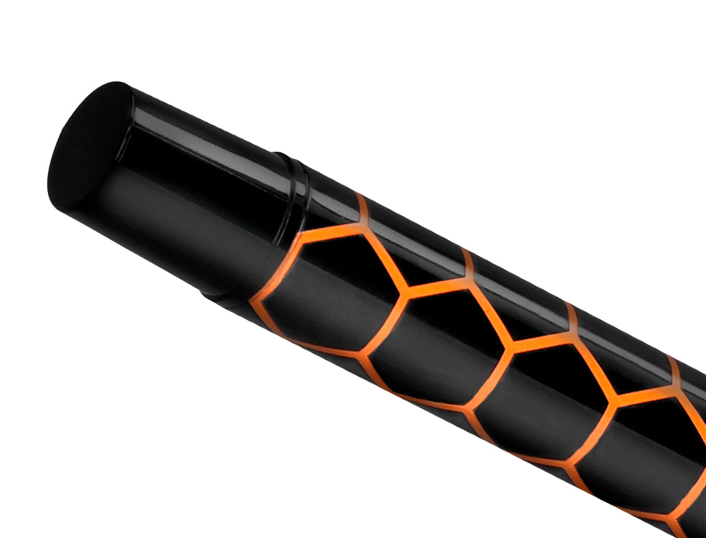 BOLIGRAFO BELIUS LEGACY ALUMINIO DISEO HEXAGONO NARANJA CUERPO NEGRO TINTA COLOR AZUL CAJA DE DISEO